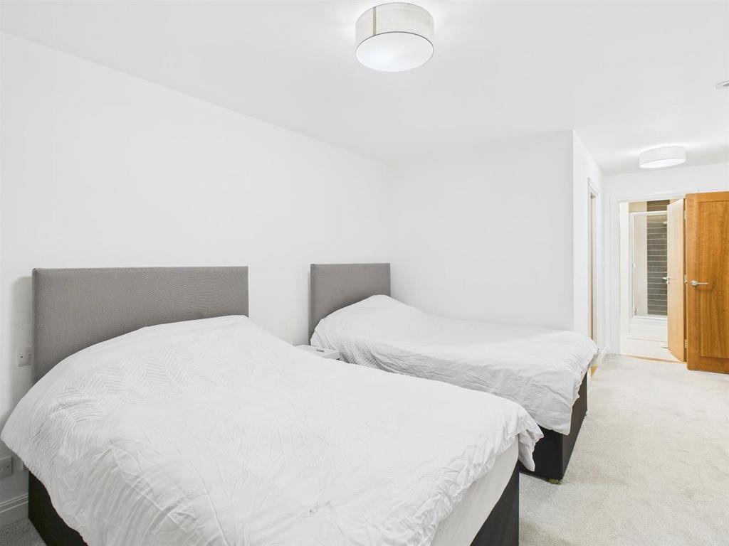 CAM04392 G0-PR0154-STILL021.jpg