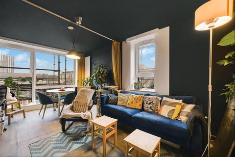 3 bedroom flat for sale, Adelaide Road, London