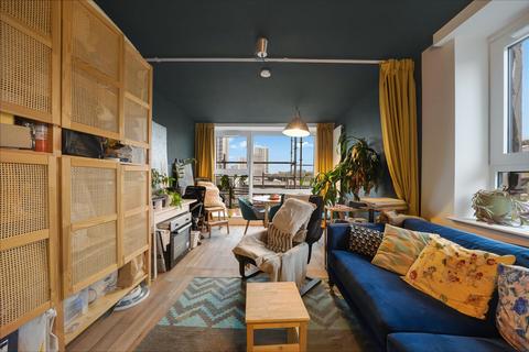 3 bedroom flat for sale, Adelaide Road, London