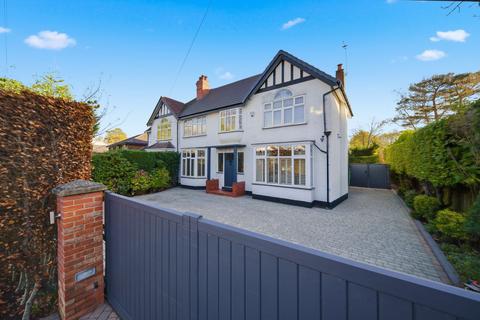 Knutsford Road, Wilmslow, SK9