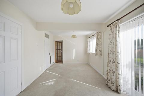 undefined, Browns Drive, Southgate, Swansea, City And County of Swansea. SA3 2AE