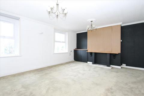 2 bedroom flat to rent, Church Street, London, N9