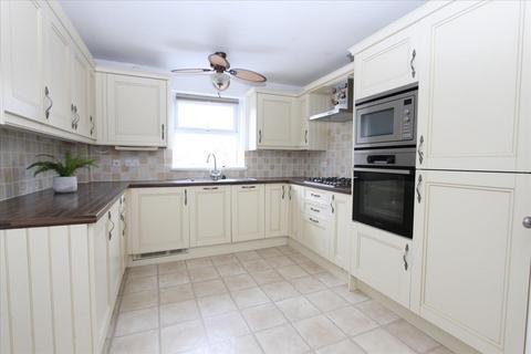 2 bedroom flat to rent, Church Street, London, N9