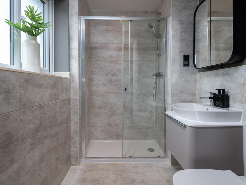 The Henley - Bedroom 2 en suite