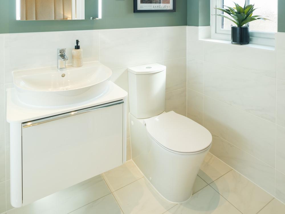 The Windsor - Main Bathroom
