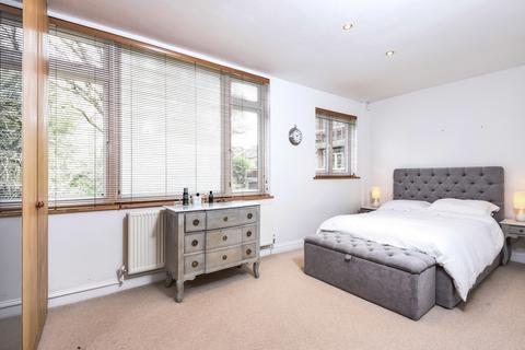 undefined, Holden Road, North Finchley, London, N12