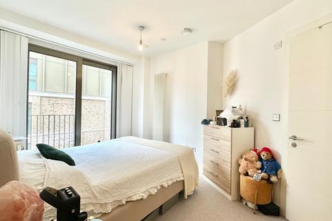 3 bedroom apartment for sale, Royal Docks West, Western Gateway, London E16