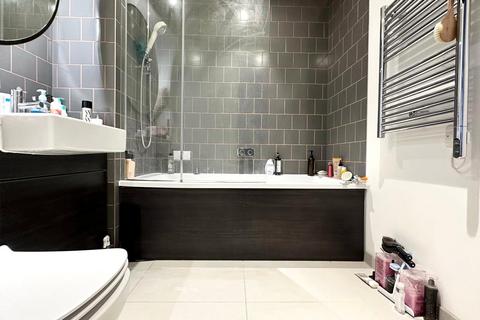 3 bedroom apartment for sale, Western Gateway, London E16