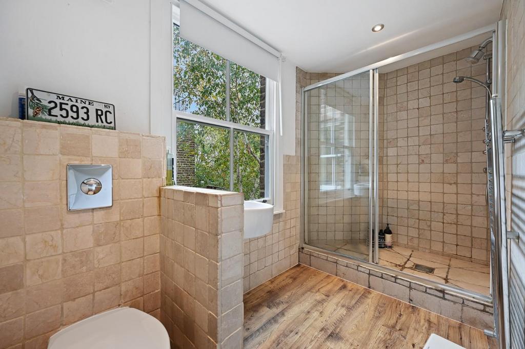 FB - Stafford Mansions - Ensuite3 (1).jpg