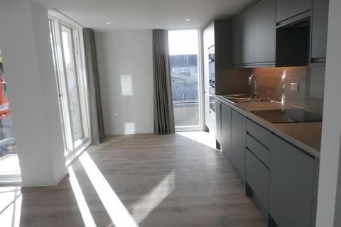2 bedroom flat to rent, Lawrence House, Cambridge CB4