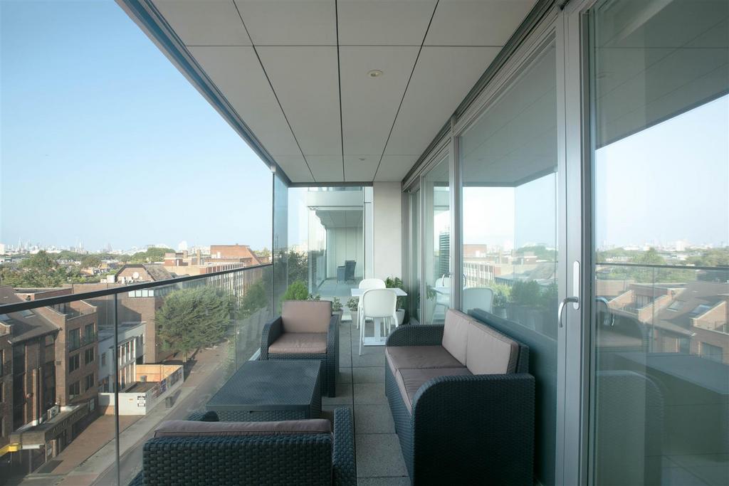 25.08.10-TH-Balcony.jpg