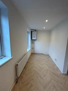 4 bedroom terraced house to rent, St. Edmunds Close, Erith