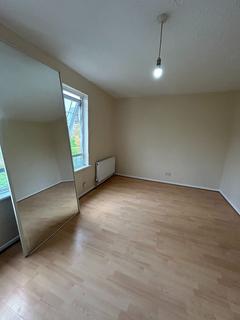 4 bedroom terraced house to rent, St. Edmunds Close, Erith
