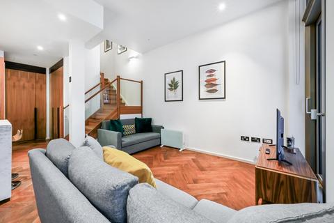 2 bedroom flat to rent, Capital Building, Embassy Gardens, London, SW11