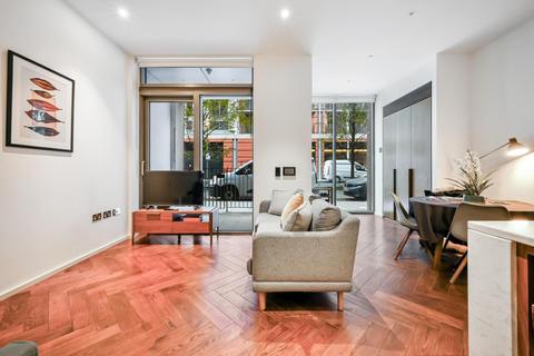 2 bedroom flat to rent, Capital Building, Embassy Gardens, London, SW11