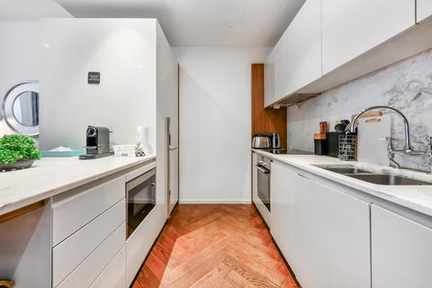 2 bedroom flat to rent, Capital Building, Embassy Gardens, London, SW11