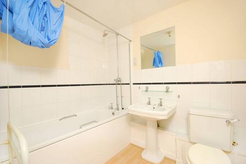 2 bedroom flat to rent, Bridgewater Square, City, London, EC2Y