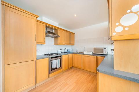 2 bedroom flat to rent, Selsdon Way, London E14