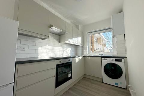1 bedroom flat to rent, Sherwood Court, Willesden
