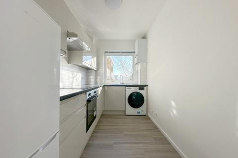 1 bedroom flat to rent, Sherwood Court, Willesden