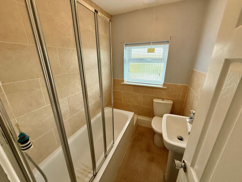 Bathroom with W.C.