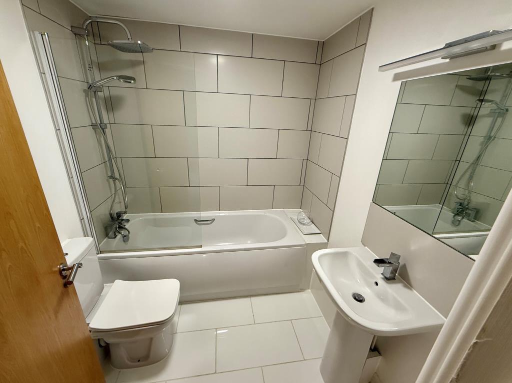 Bathroom with W.C.