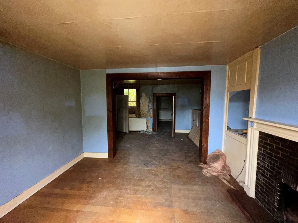 Living Room with fireplace