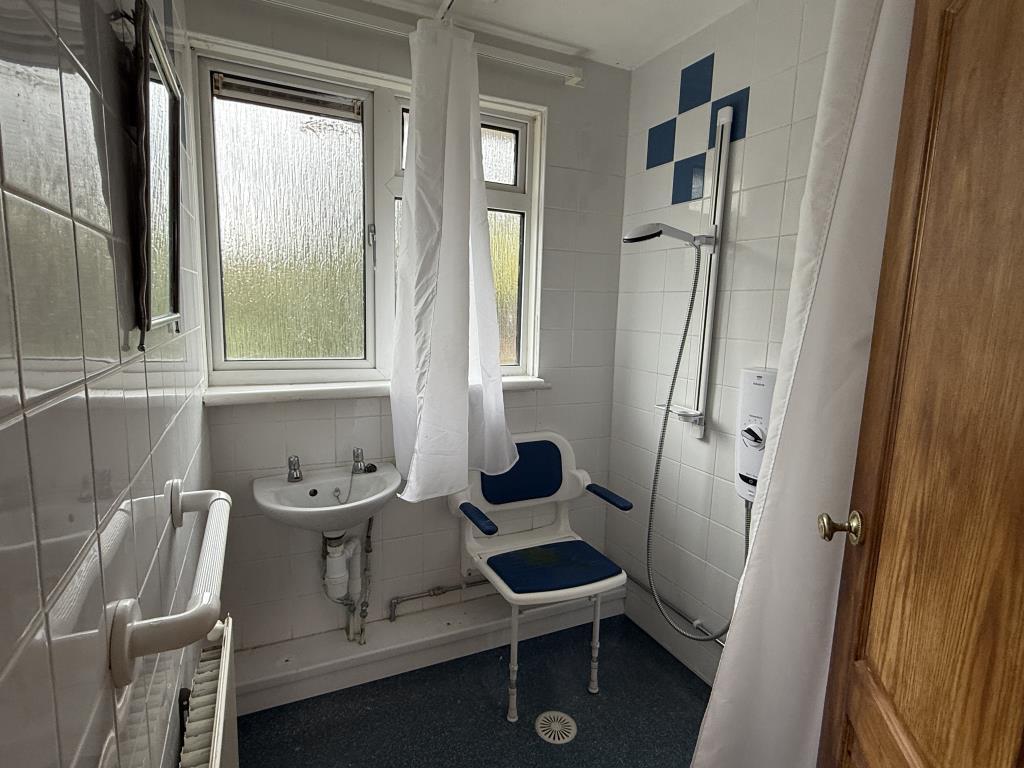 Shower Room in House in Need of Improvement