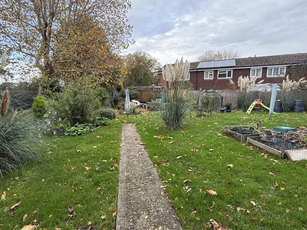 Rear Communal Garden at Ground Floor Flat for Refu