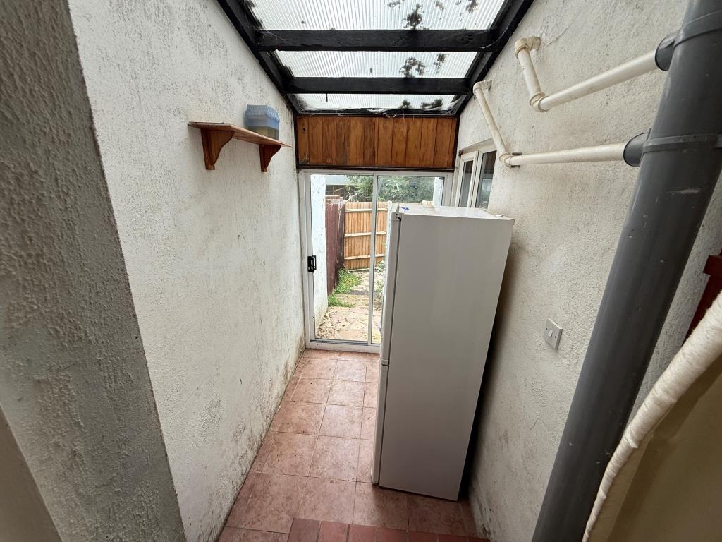 Rear lean to