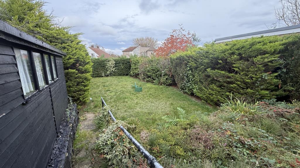 External image of garden from back of bungalow