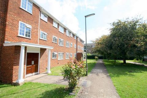 undefined, Kingfisher Drive, Staines-upon-Thames, TW18