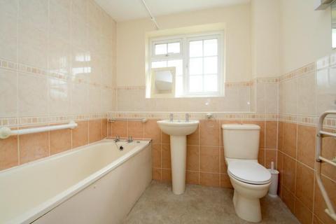 undefined, Kingfisher Drive, Staines-upon-Thames, TW18