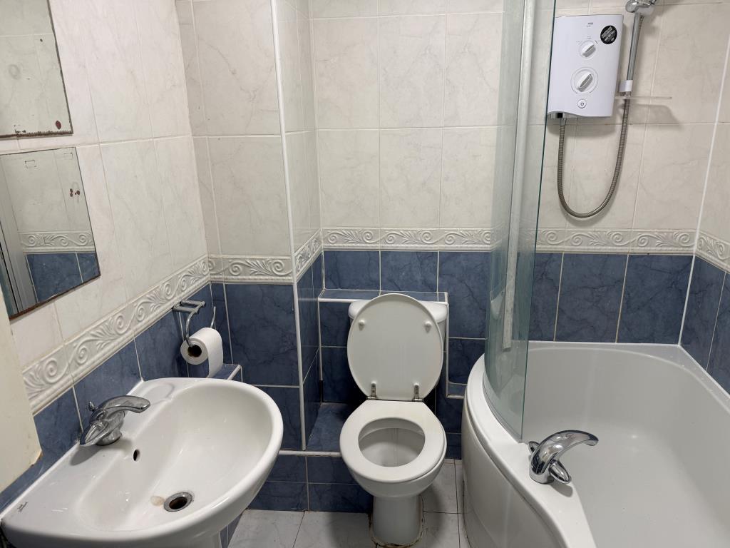 Bathroom and WC with white suite