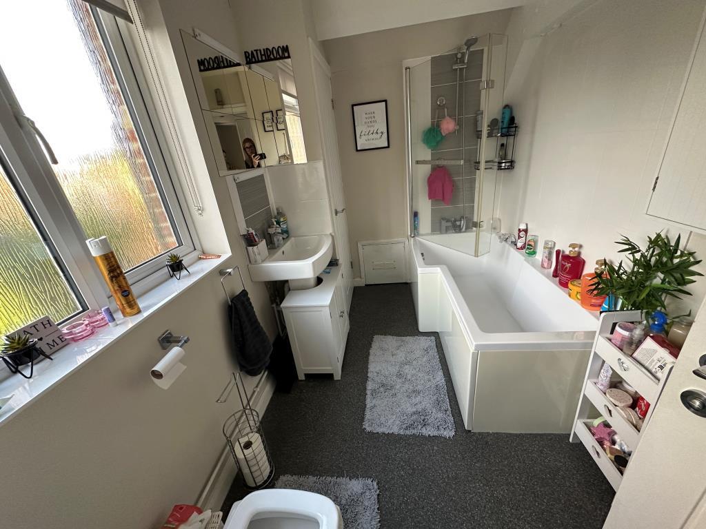 Flat 1 - Bathroom
