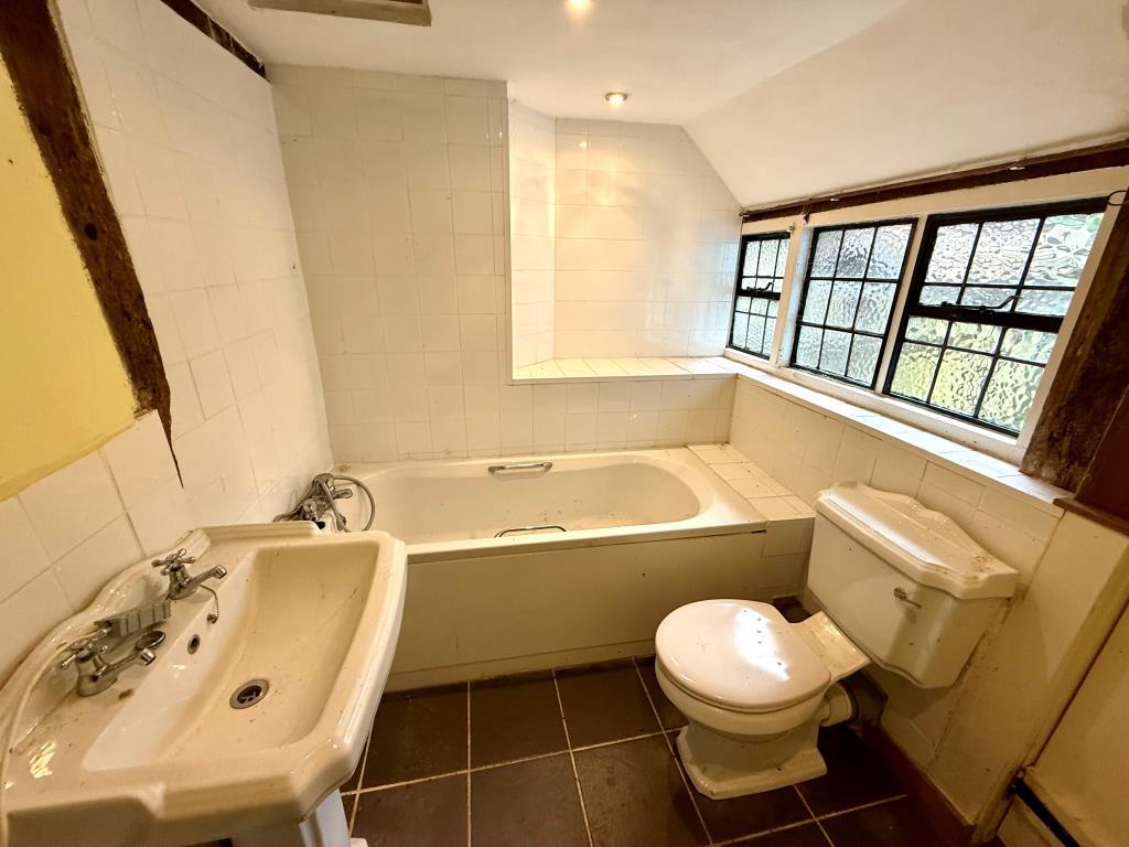 Bathroom with W.C.