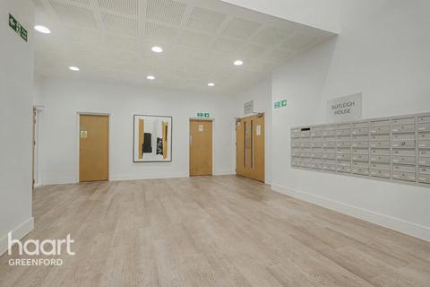 undefined, Healum Avenue, London