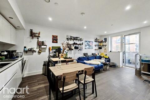 Healum Avenue, London