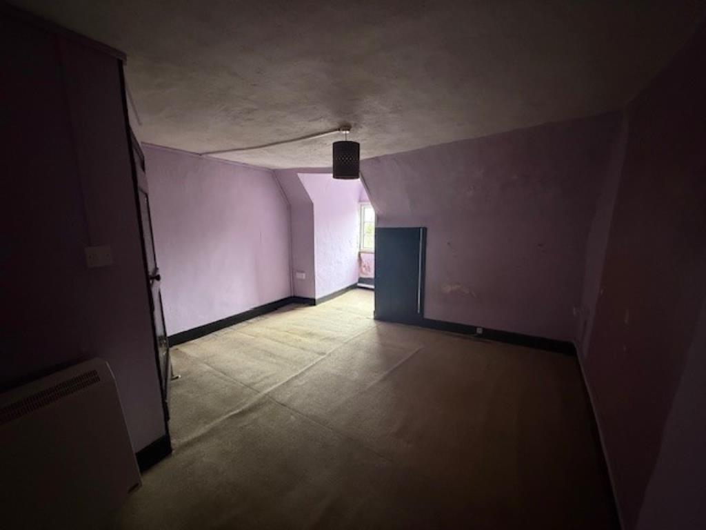 48 Abbey Street carpeted bedroom with window
