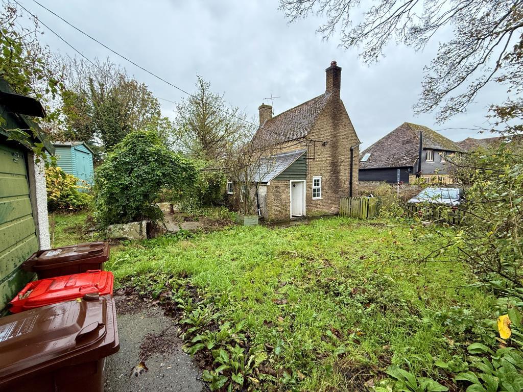Garden to side