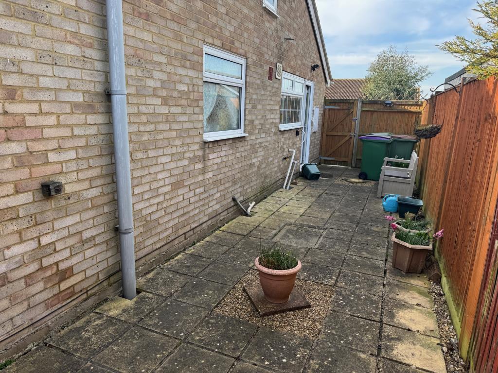 Side courtyard