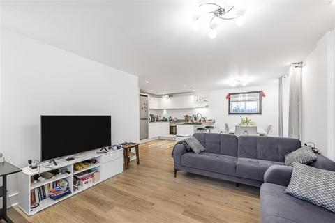 2 bedroom flat for sale, Lebanon Road, SW18