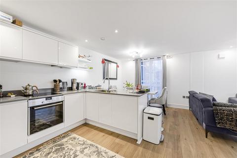 2 bedroom flat for sale, Lebanon Road, SW18