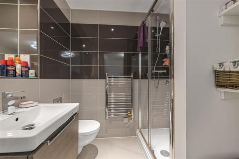 2 bedroom flat for sale, Lebanon Road, SW18