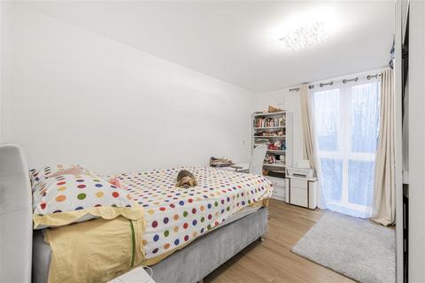 2 bedroom flat for sale, Lebanon Road, SW18