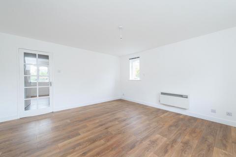 1 bedroom property to rent, Samuel Close, Burbage House, SE14