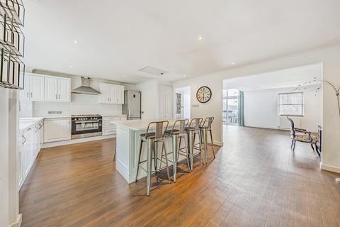 3 bedroom flat for sale, Battersea Bridge Road, Battersea, London, SW11