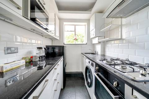 2 bedroom flat for sale, Kings Avenue, London, SW4