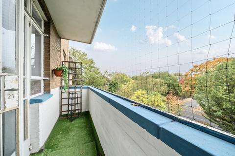2 bedroom flat for sale, Kings Avenue, London, SW4