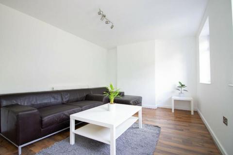 3 bedroom apartment to rent, London E3